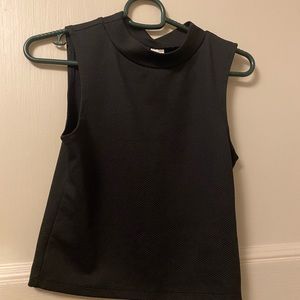 A divided tee from H&M🖤